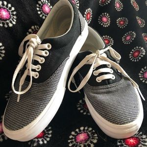 Vans black and white houndstooth shoe